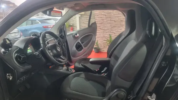 Smart ForTwo Coupé EQ Passion 8