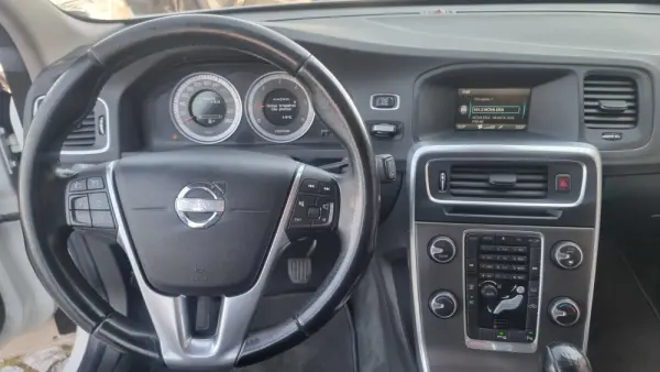 Volvo V60 1.6 D2 Momentum Eco 6