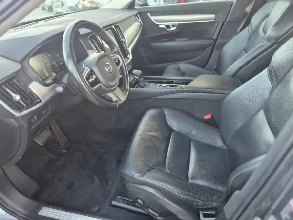 Volvo V90 2.0 D4 Momentum Plus Geartronic 10