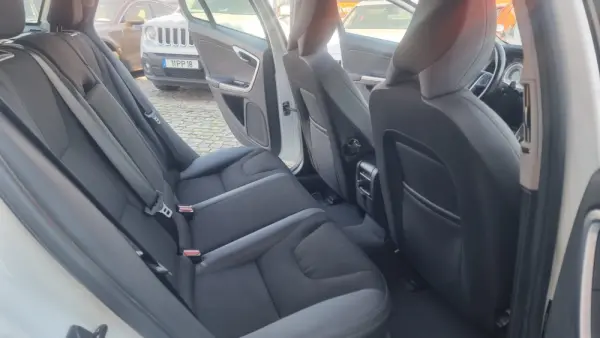 Volvo V60 1.6 D2 Momentum Eco 9