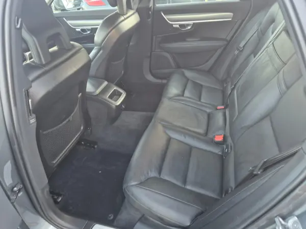 Volvo V90 2.0 D4 Momentum Plus Geartronic 9