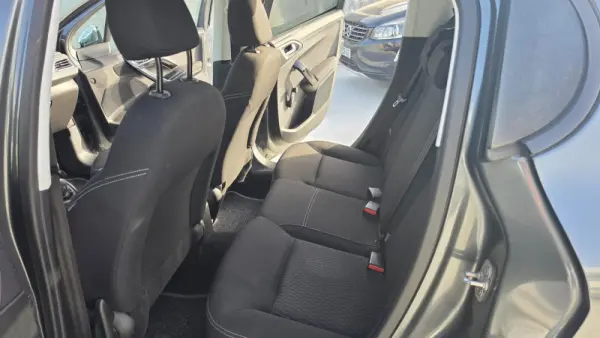 Peugeot 208 1.6 BlueHDi Allure 13
