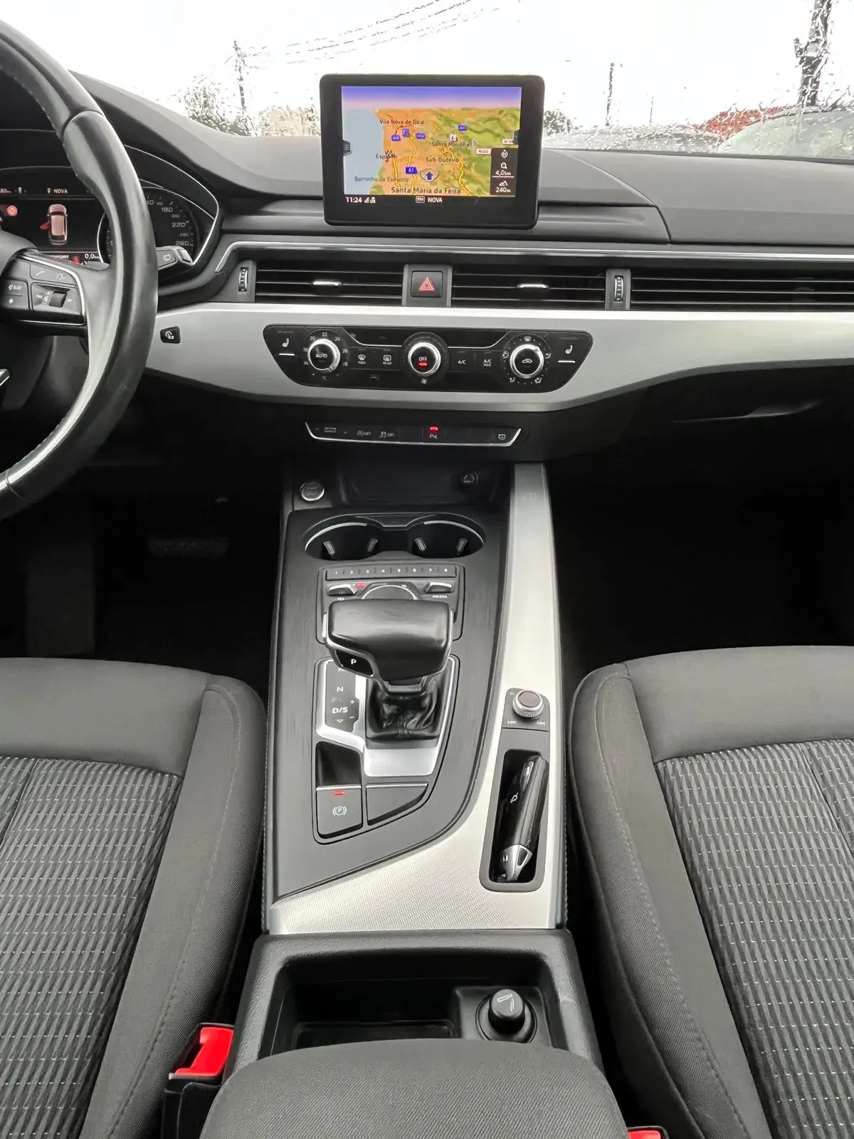 Audi A4 Avant 2.0 TDI Advance S tronic 10