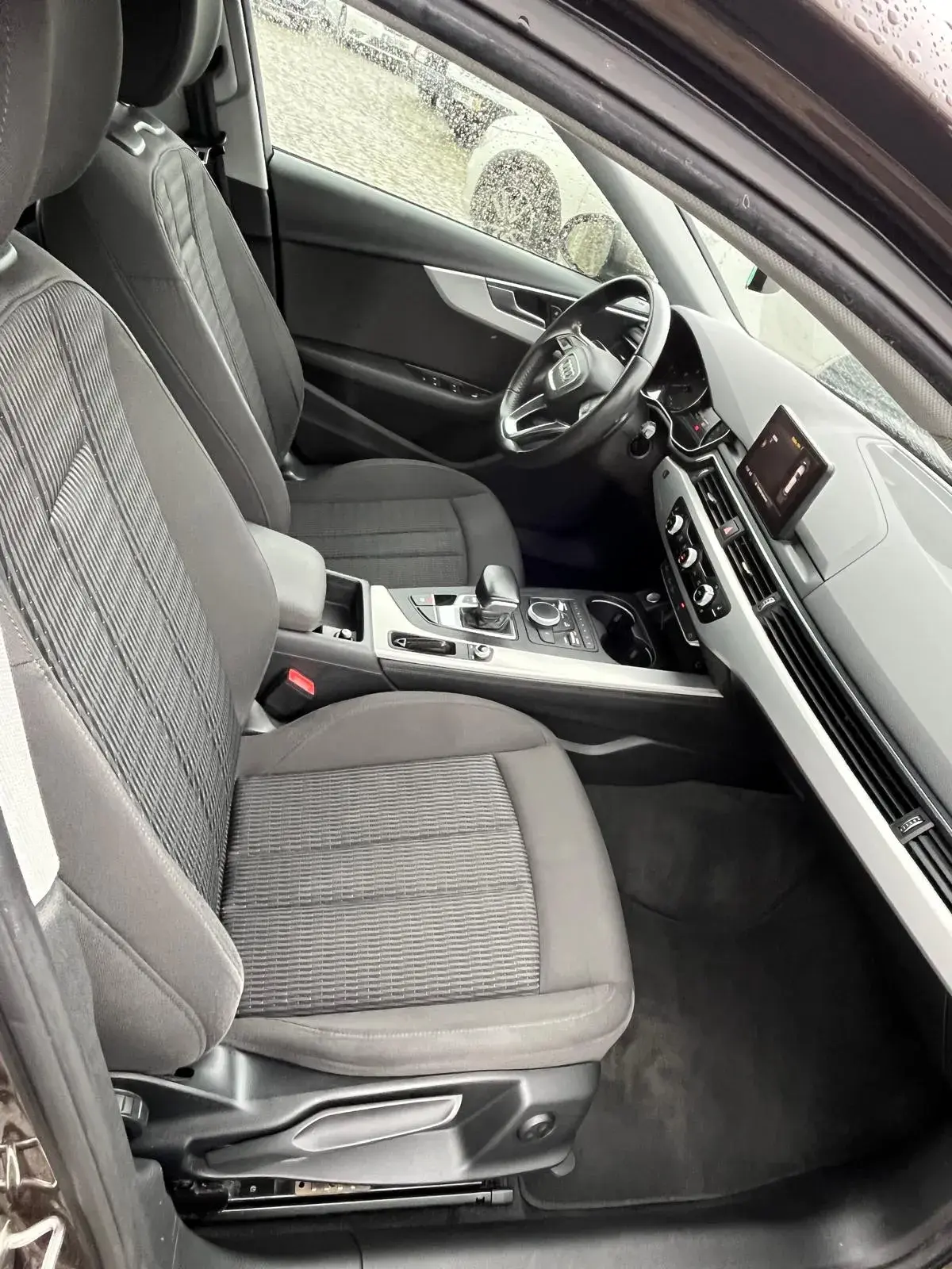 Audi A4 Avant 2.0 TDI Advance S tronic 13