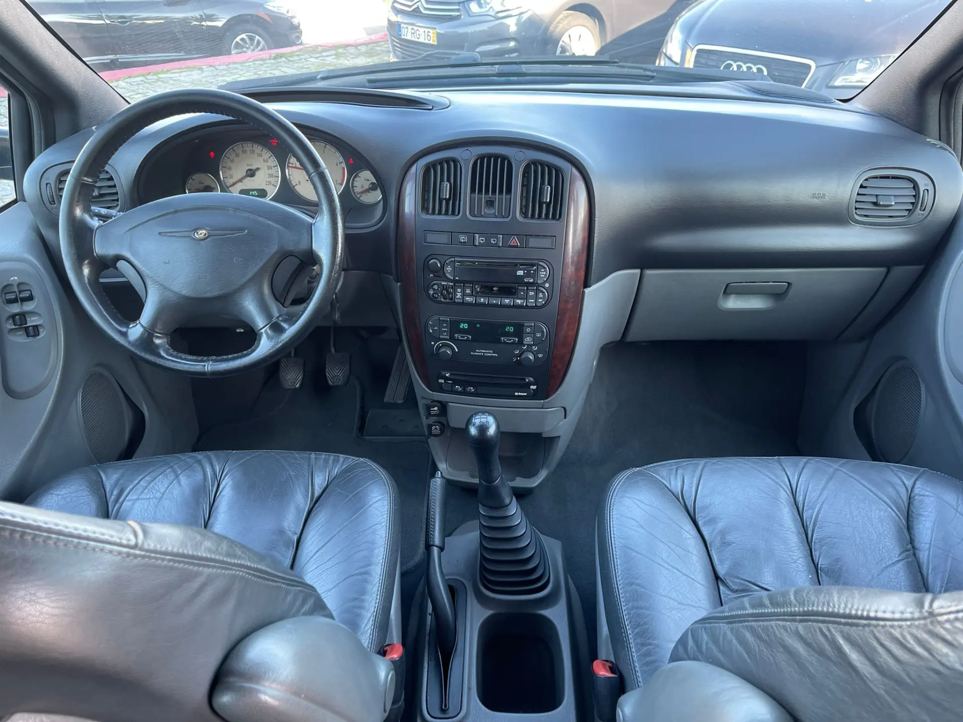 Chrysler Voyager 2.5 CRD LX 14