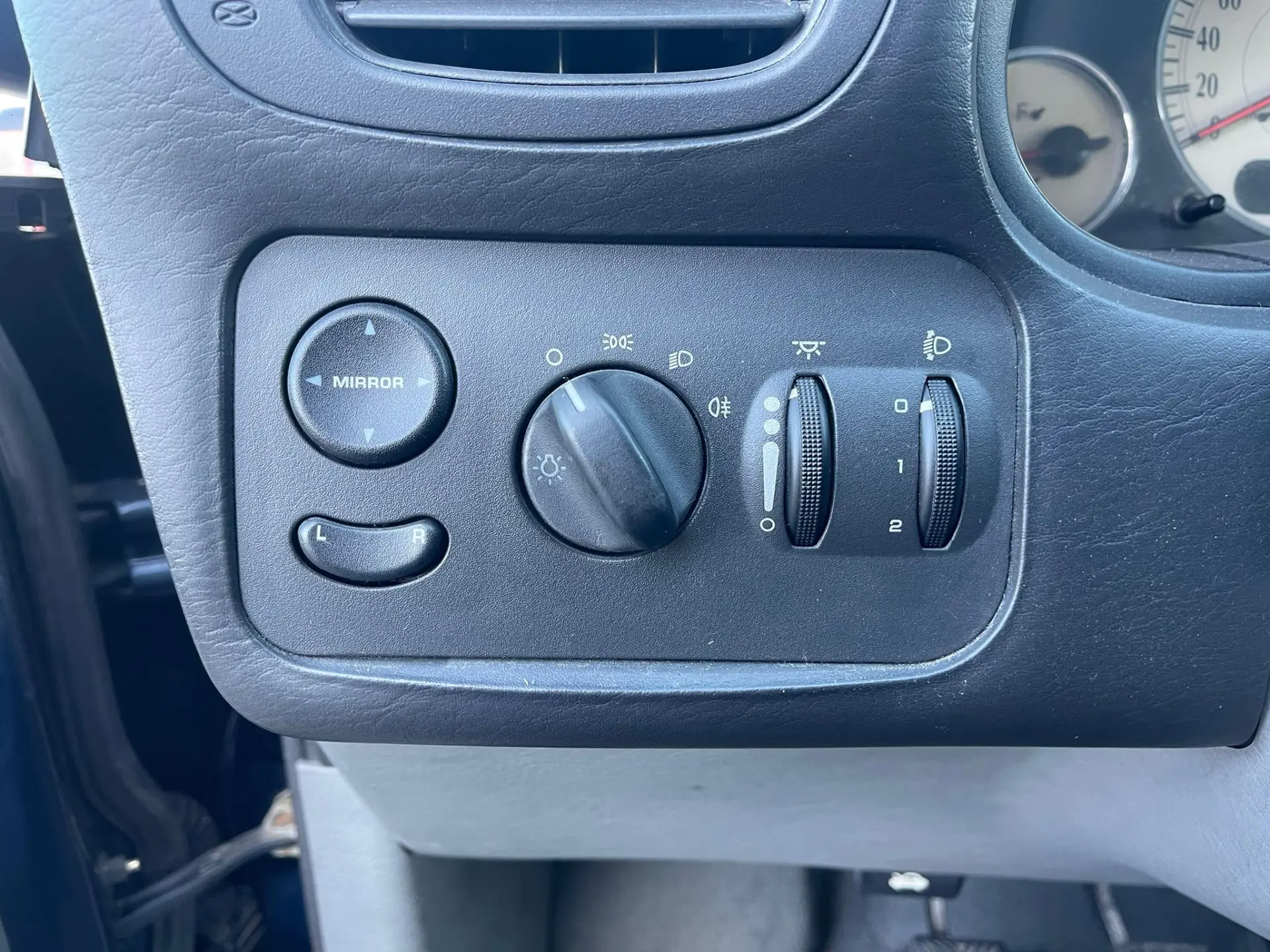 Chrysler Voyager 2.5 CRD LX 28