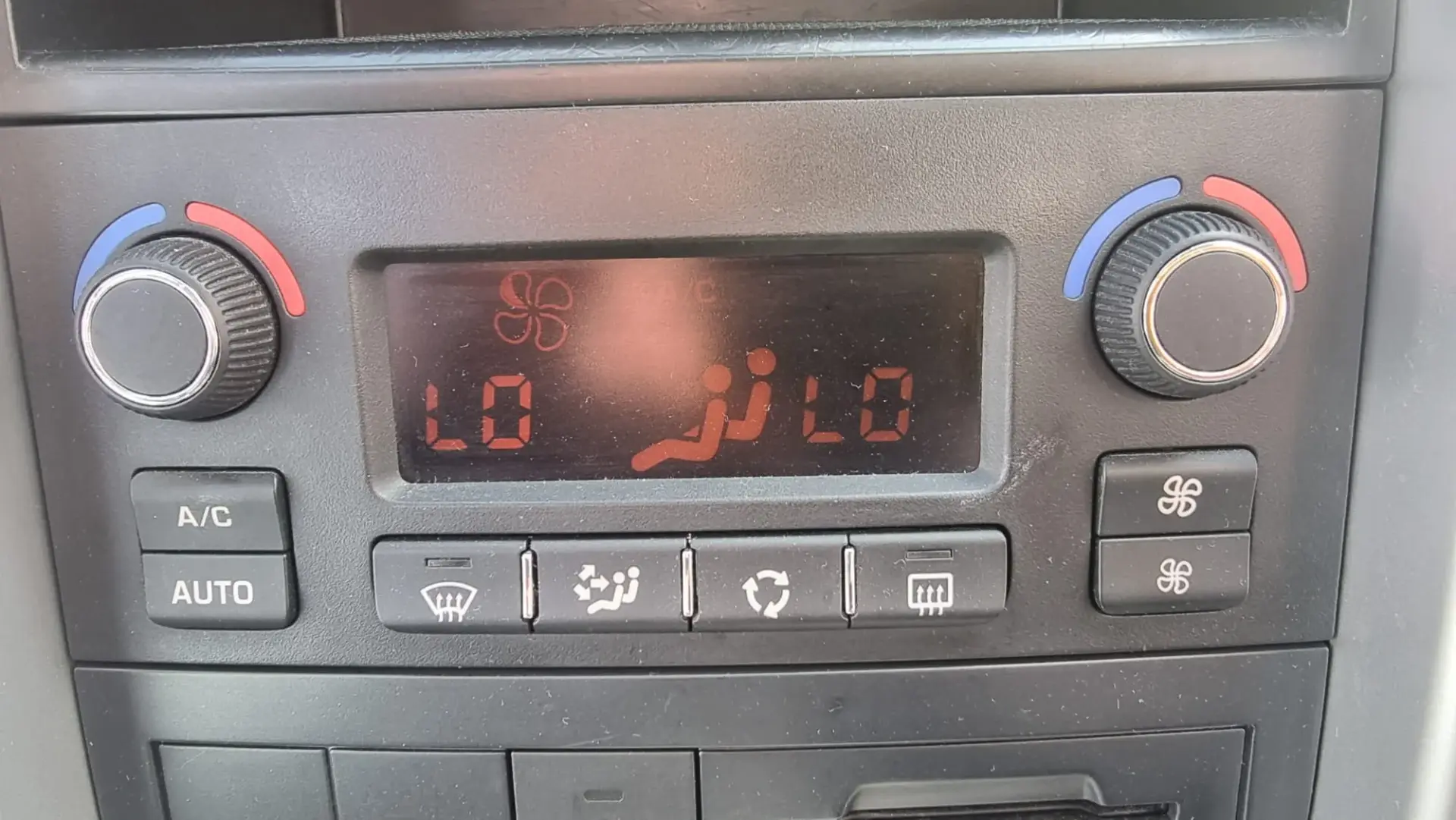 Peugeot 207 SW 1.6 HDi Sportium 17