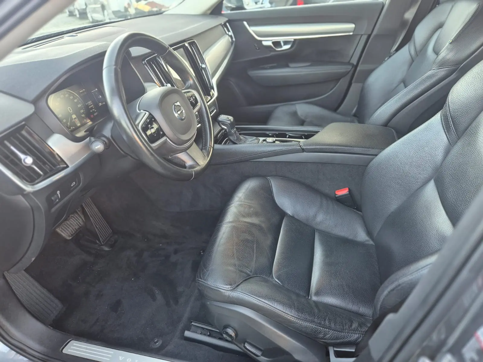 Volvo V90 2.0 D4 Momentum Plus Geartronic 10