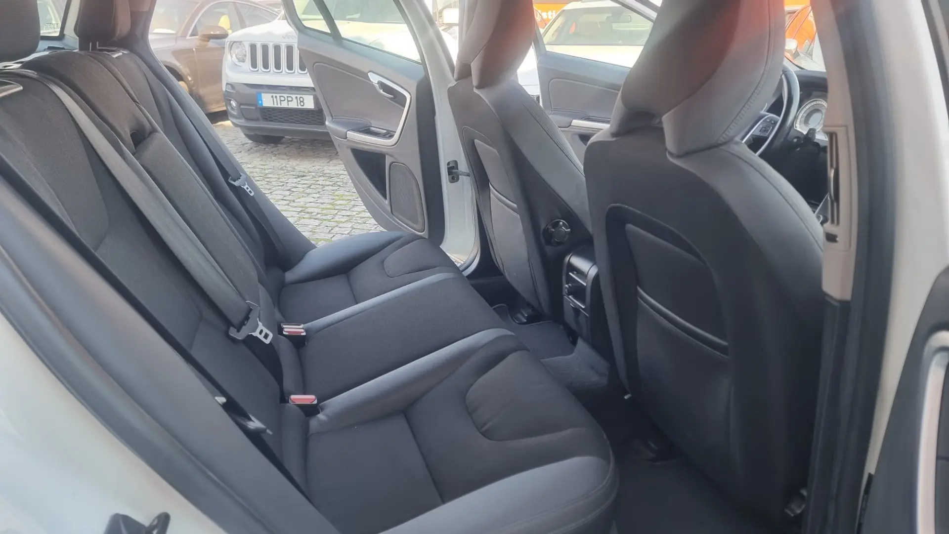 Volvo V60 1.6 D2 Momentum Eco 9