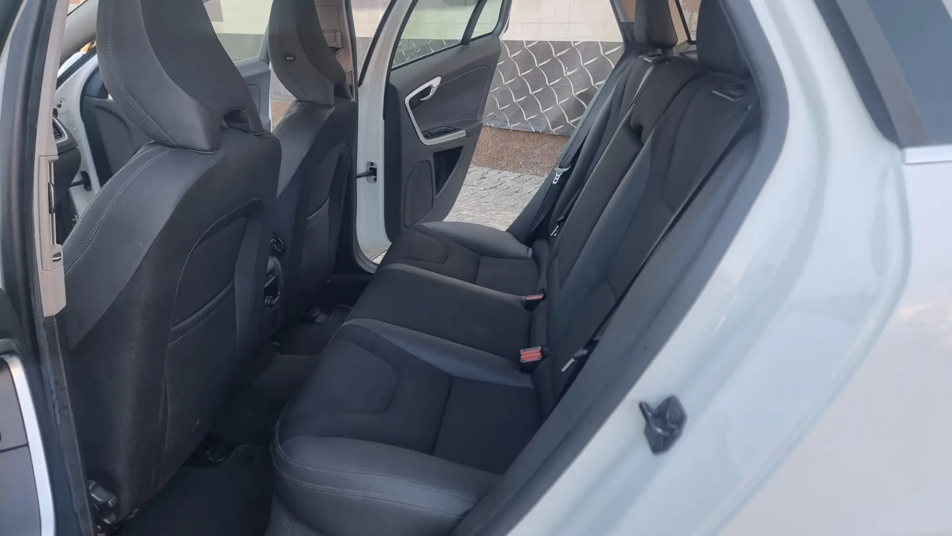 Volvo V60 1.6 D2 Momentum Eco 10