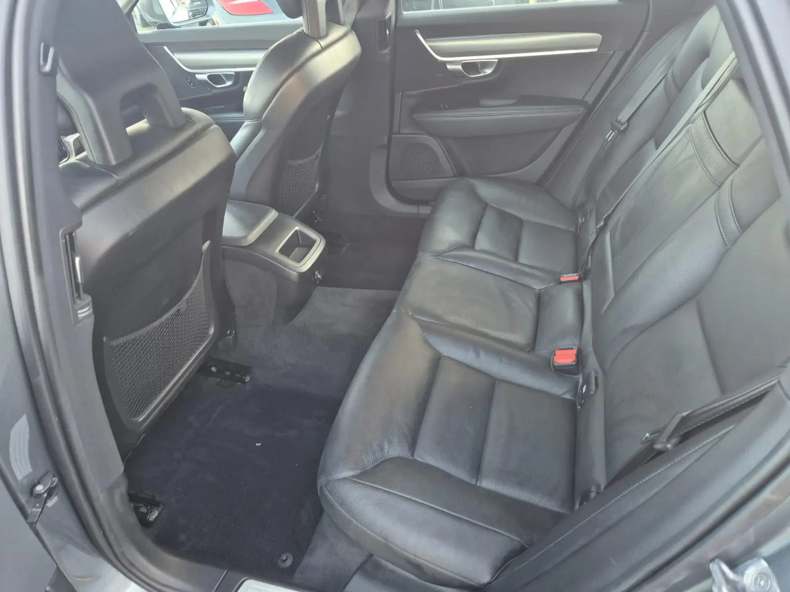 Volvo V90 2.0 D4 Momentum Plus Geartronic 9