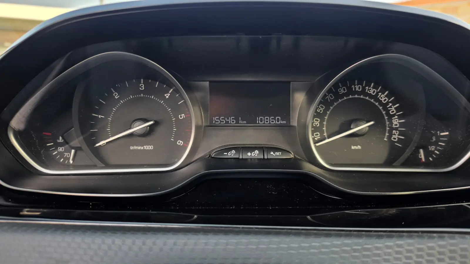 Peugeot 208 1.6 BlueHDi Allure 6