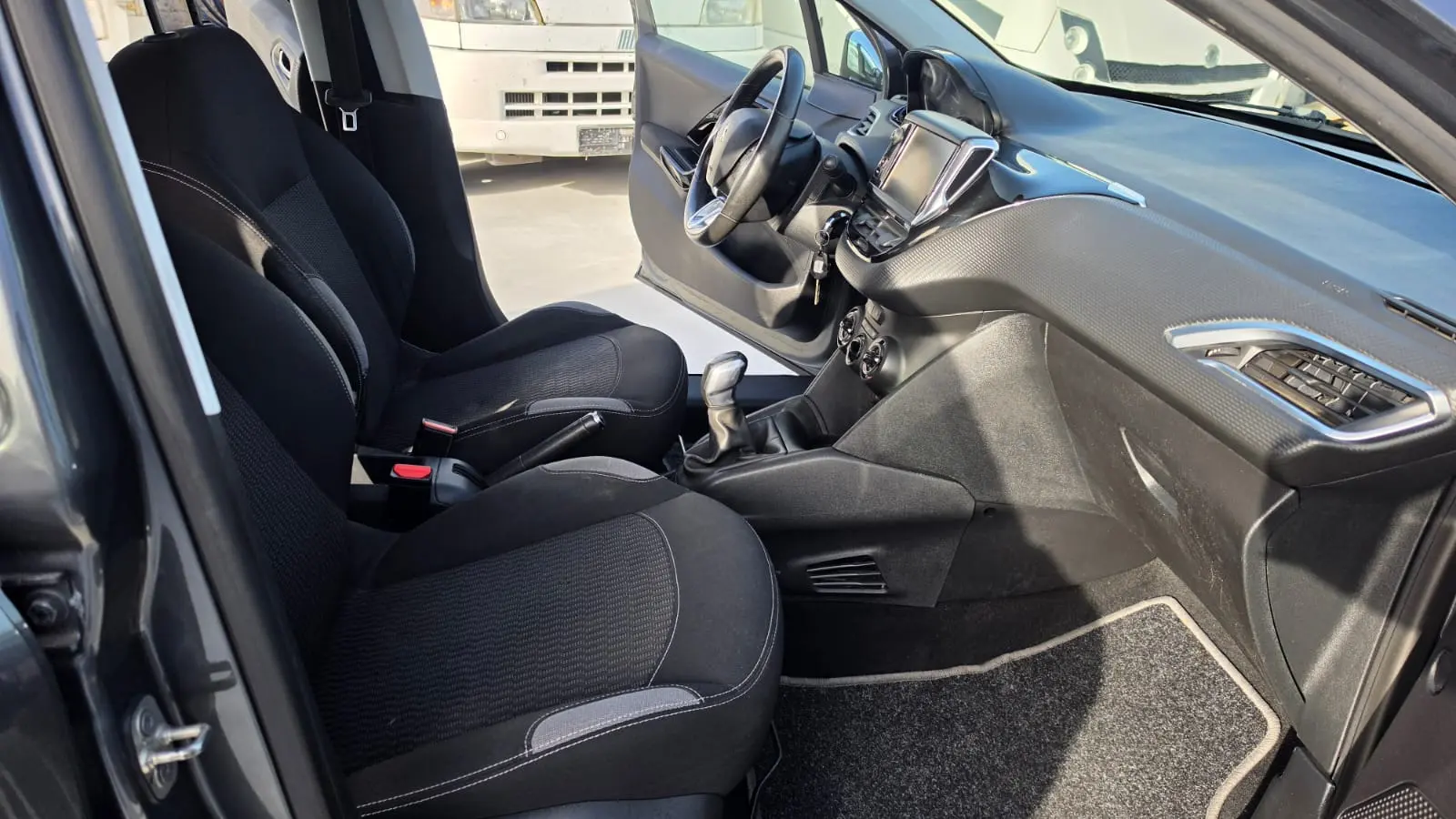 Peugeot 208 1.6 BlueHDi Allure 12