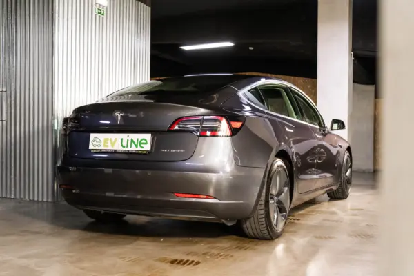 Tesla Model 3 Long-Range Dual Motor AWD 9
