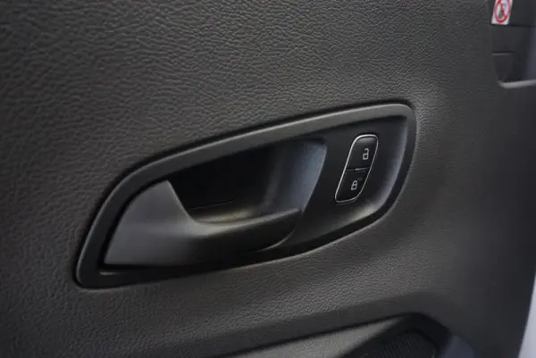 Ford e-Transit L3H2 68kWh Lkw HA Trend 18