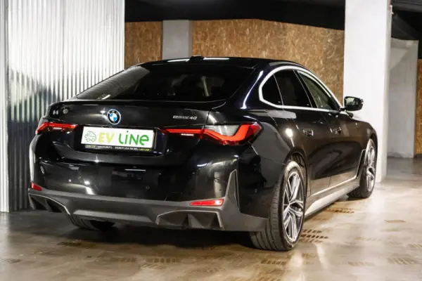 BMW i4 eDrive40 10