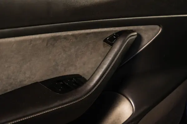 Tesla Model 3 Long-Range Dual Motor AWD 34