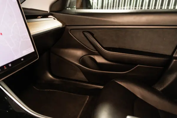 Tesla Model 3 Long-Range Dual Motor AWD 27