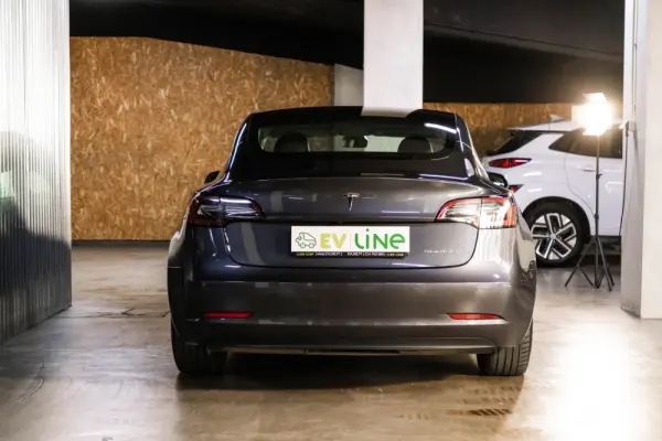 Tesla Model 3 Long-Range Dual Motor AWD 6