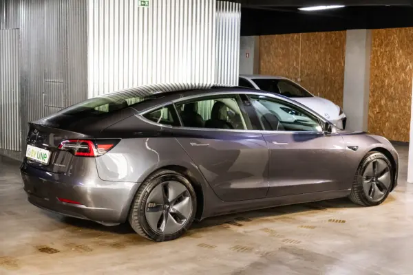 Tesla Model 3 Long-Range Dual Motor AWD 8