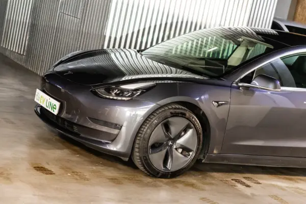 Tesla Model 3 Long-Range Dual Motor AWD 12
