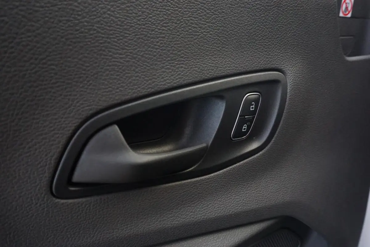 Ford e-Transit L3H2 68kWh Lkw HA Trend 18