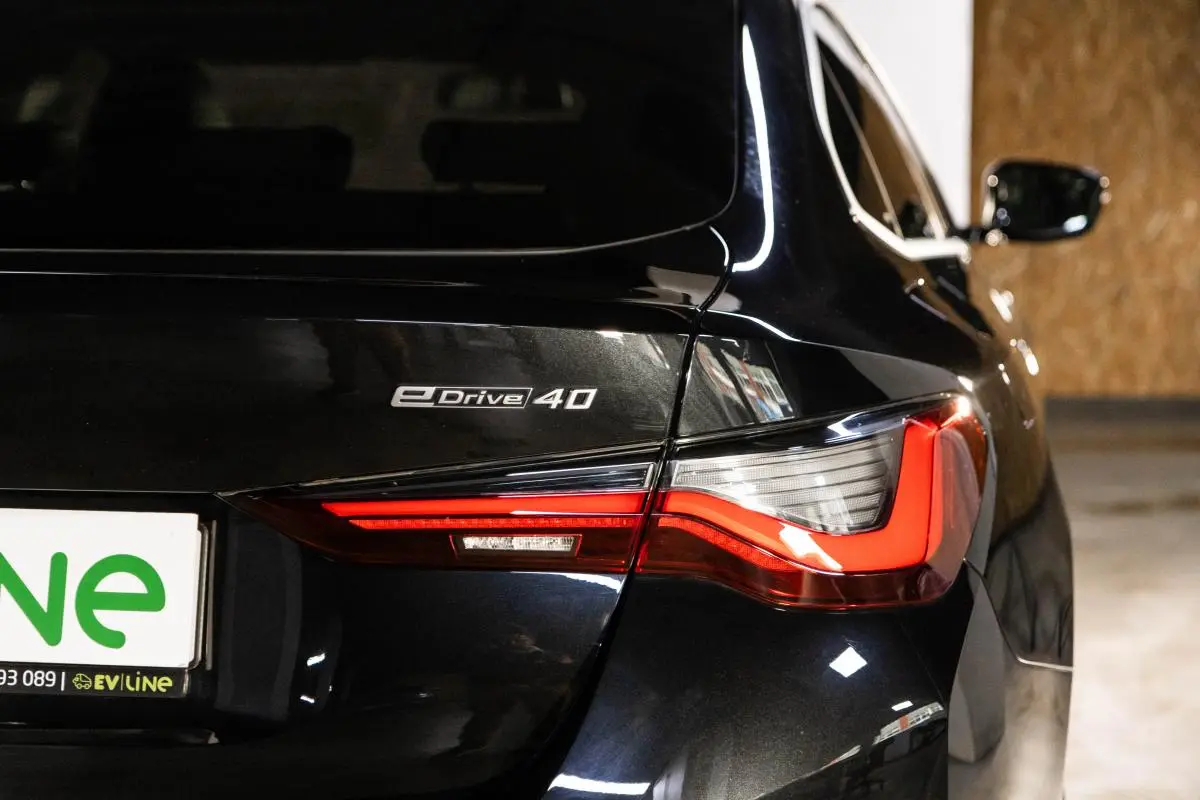 BMW i4 eDrive40 16