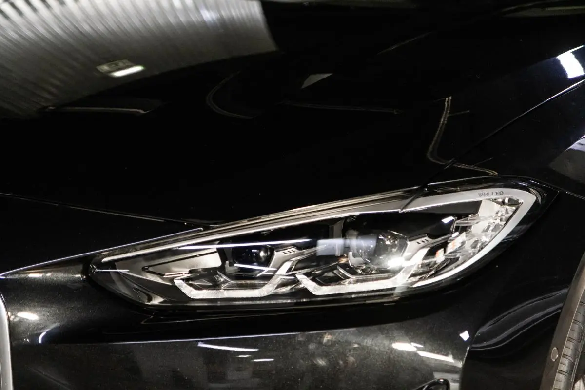 BMW i4 eDrive40 17