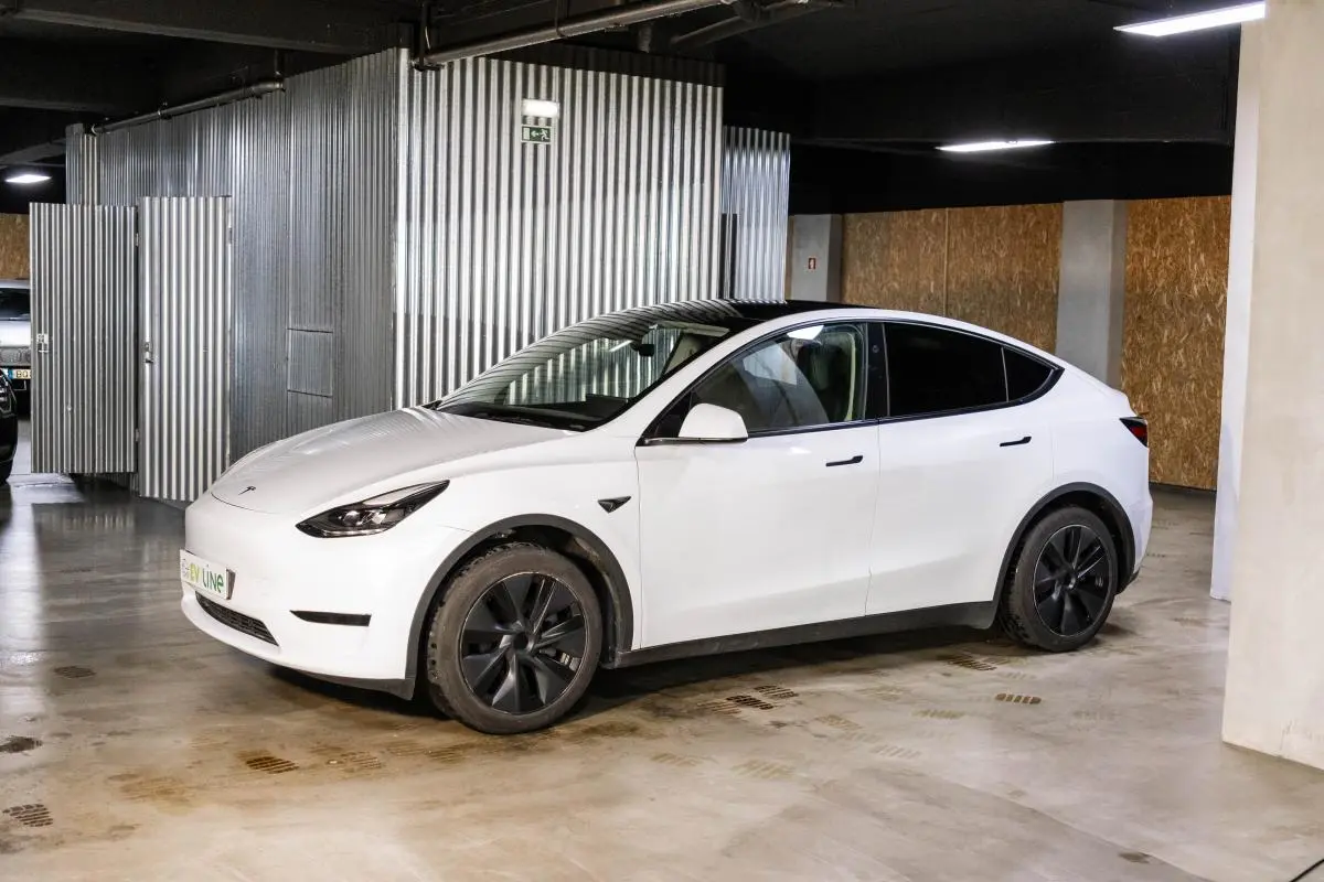 Tesla Model Y Long Range Tração Traseira 1