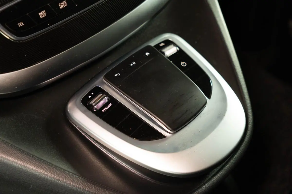 Mercedes-Benz EQV 28