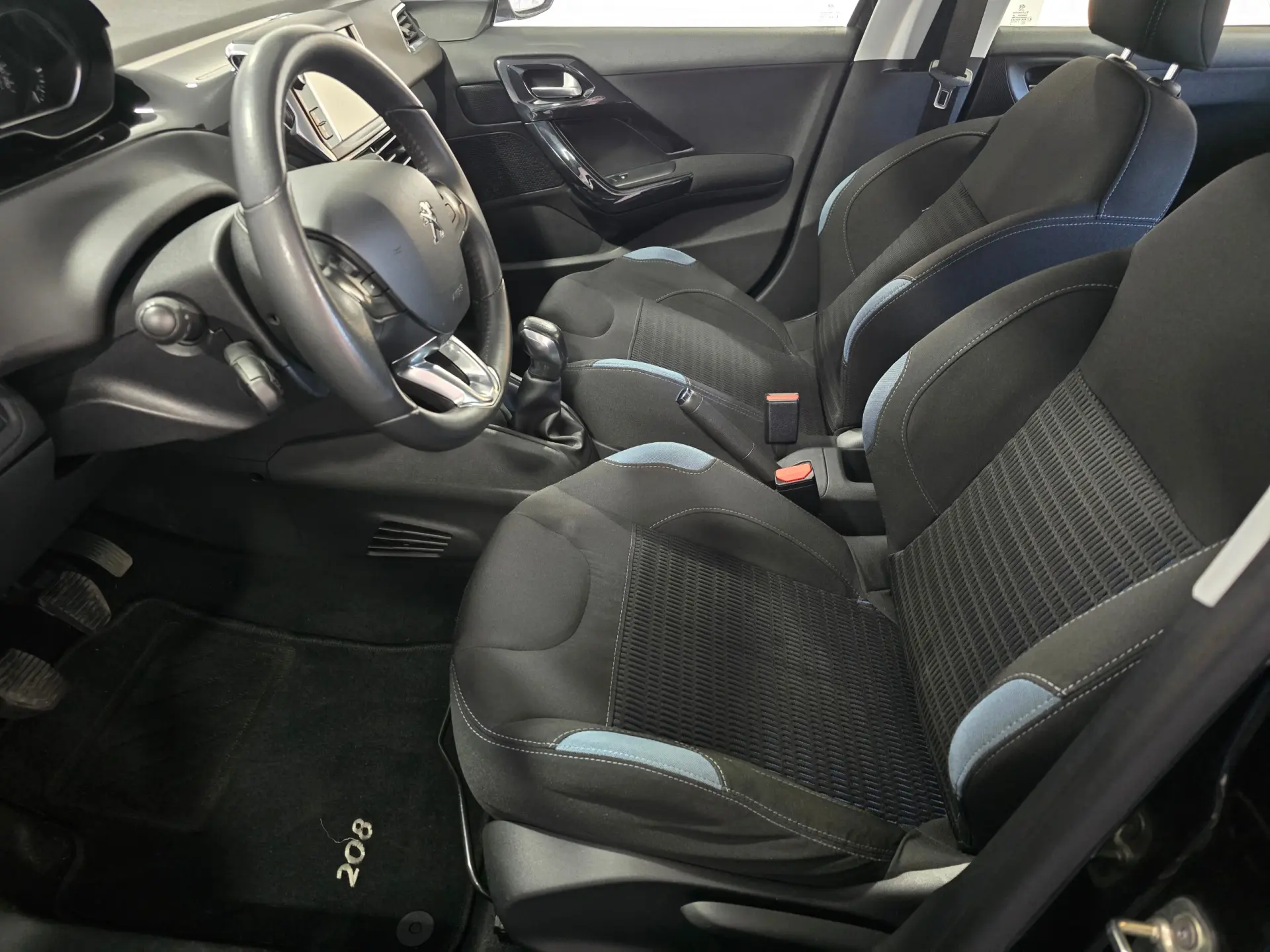 Peugeot 208 1.6 e-HDi Active 14