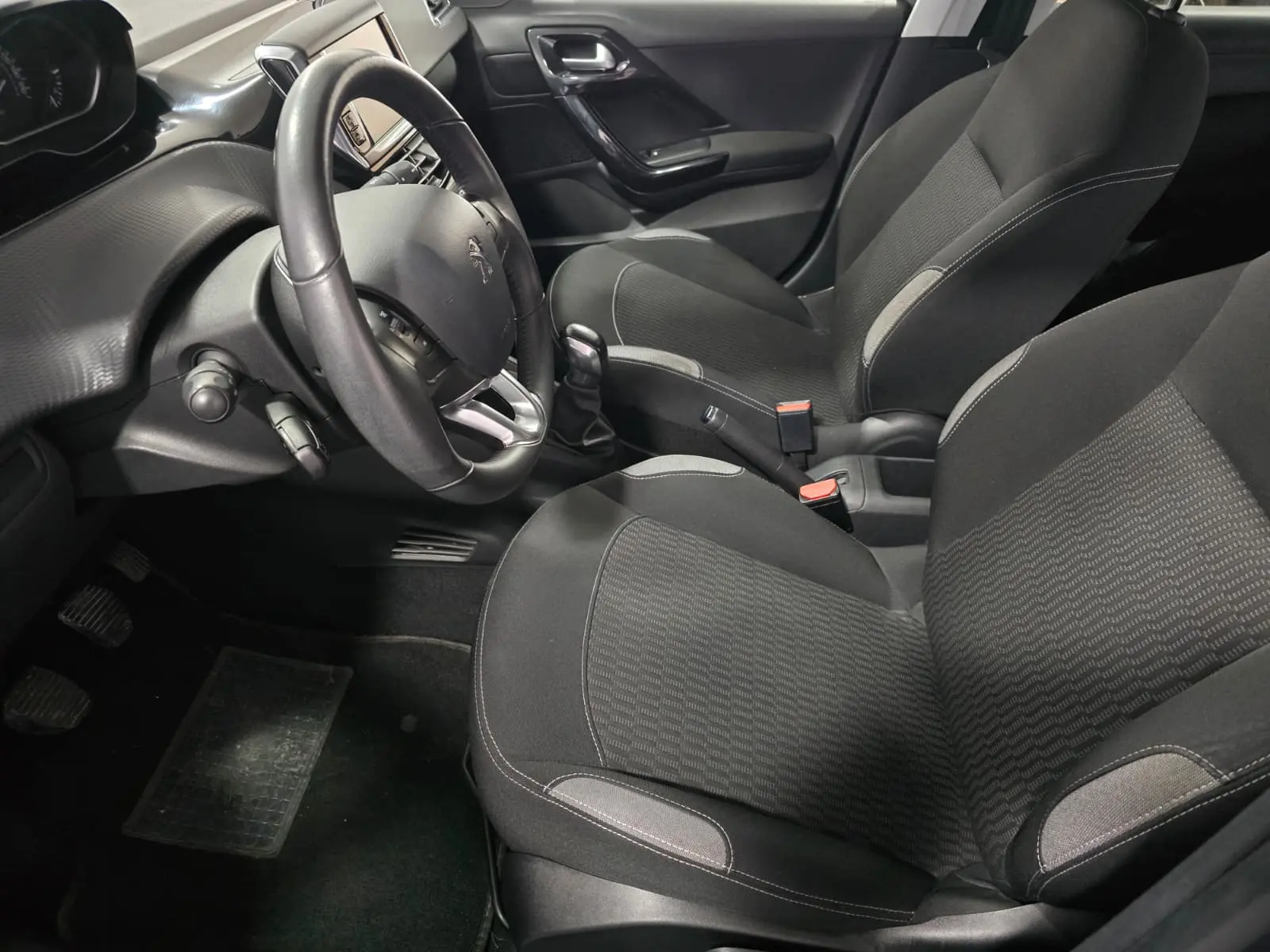 Peugeot 208 1.6 BlueHDi Active 13