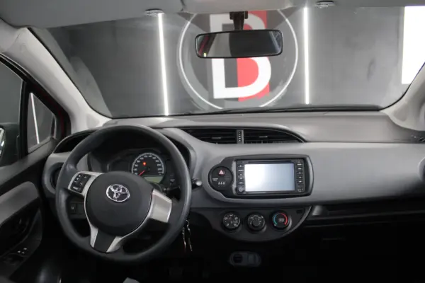 Toyota Yaris 1.0 VVT-i Active 11