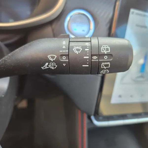 MG ZS Standard Luxury 72KW 16