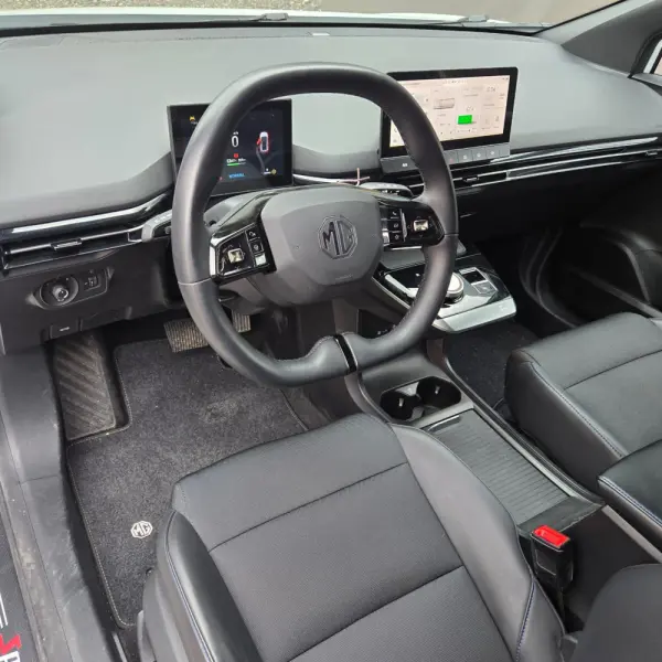 MG MG4 64 KW Luxury 9