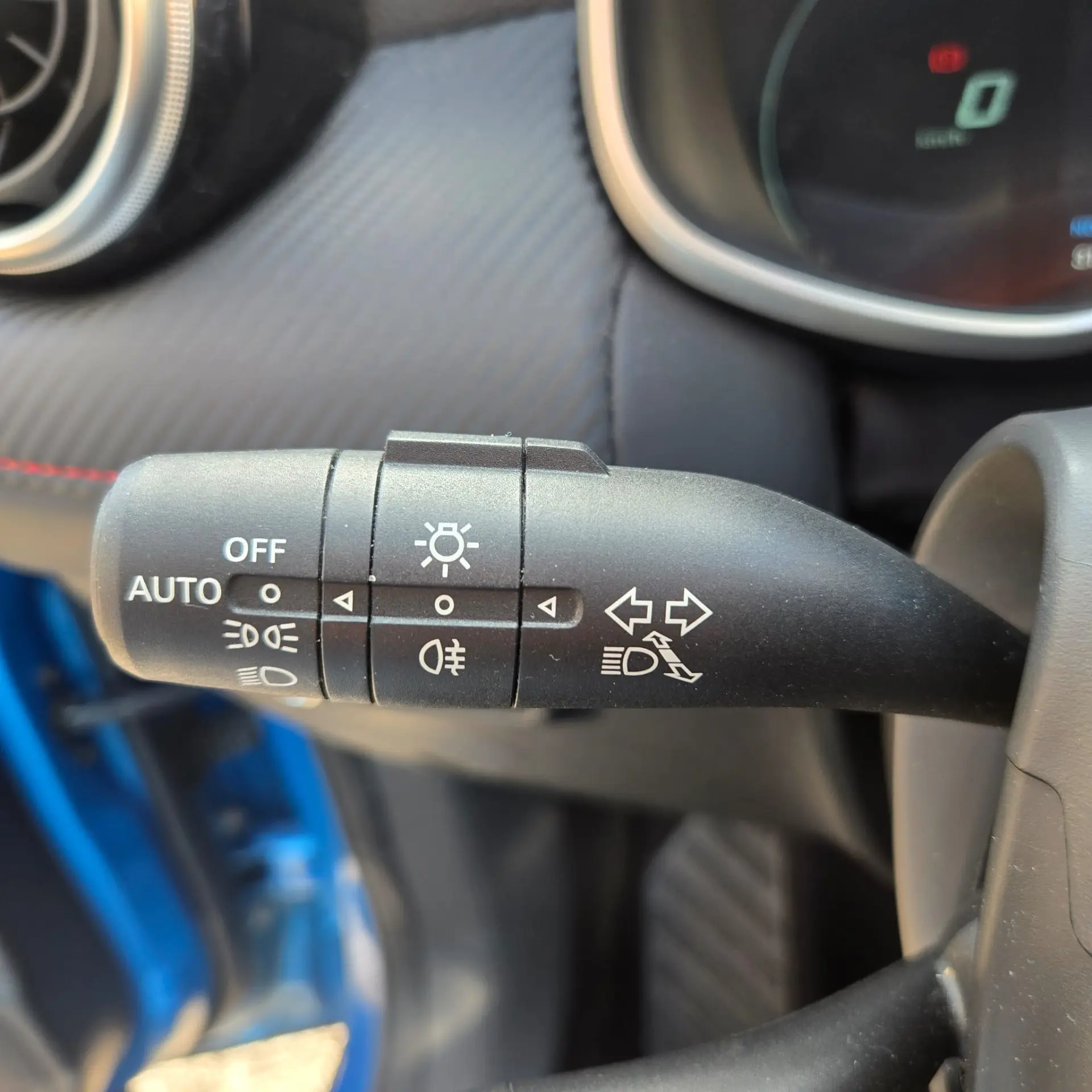 MG ZS Standard Luxury 72KW 18