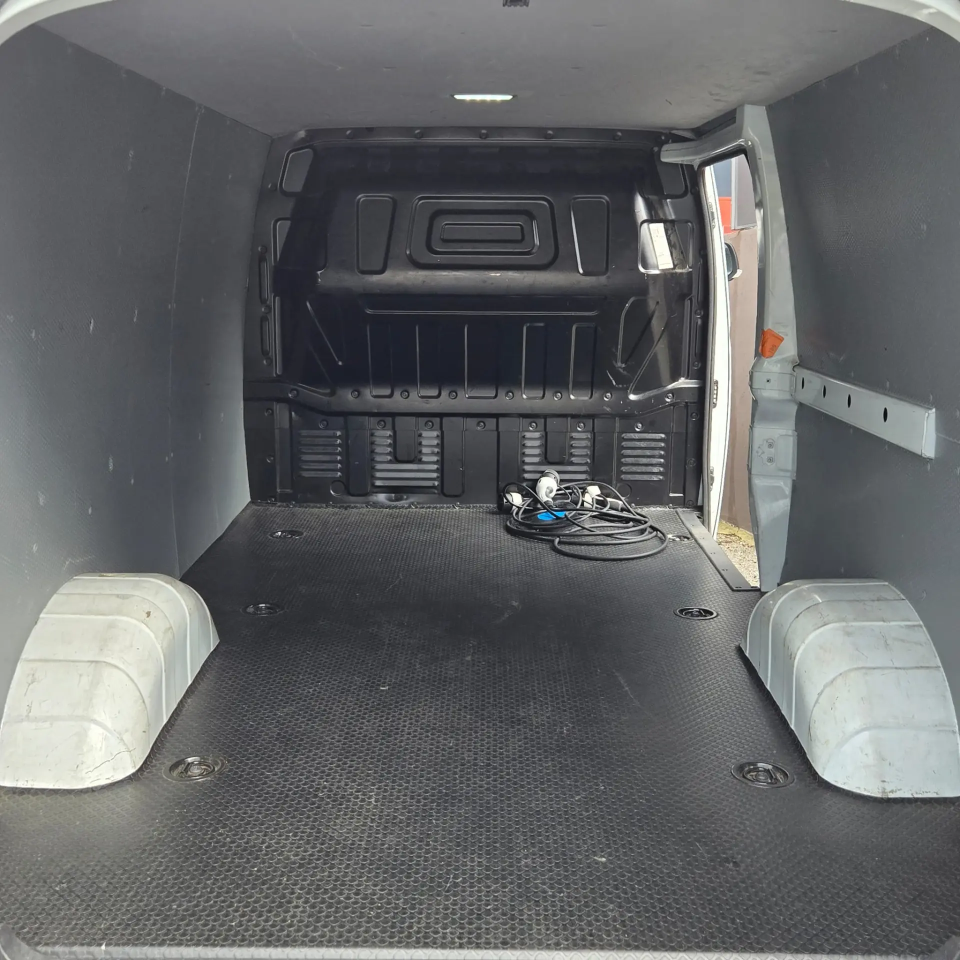 Maxus eDeliver 9 E-Deliver 3 L2H1 7