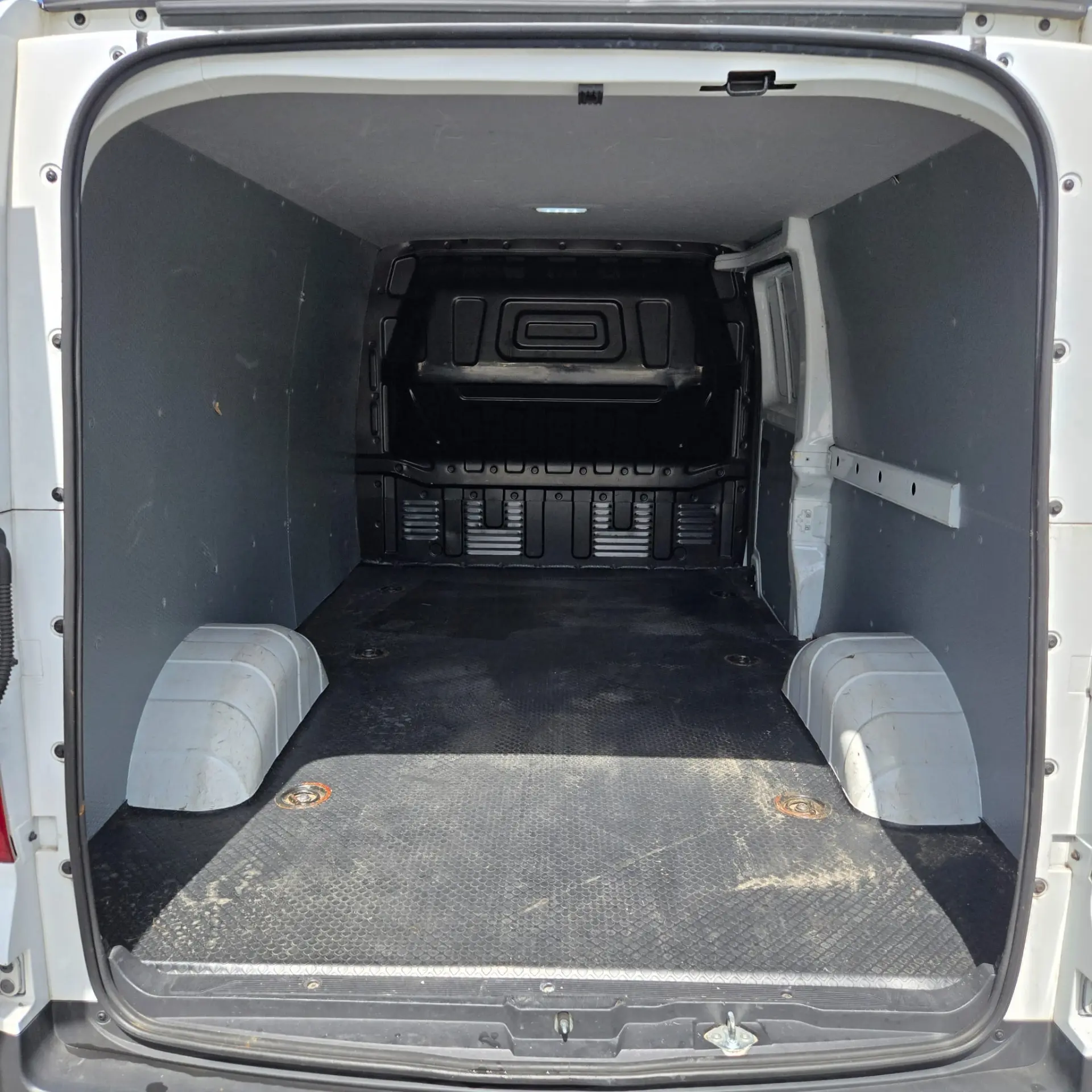 Maxus eDeliver 9 E-Deliver 3 L2H1 8