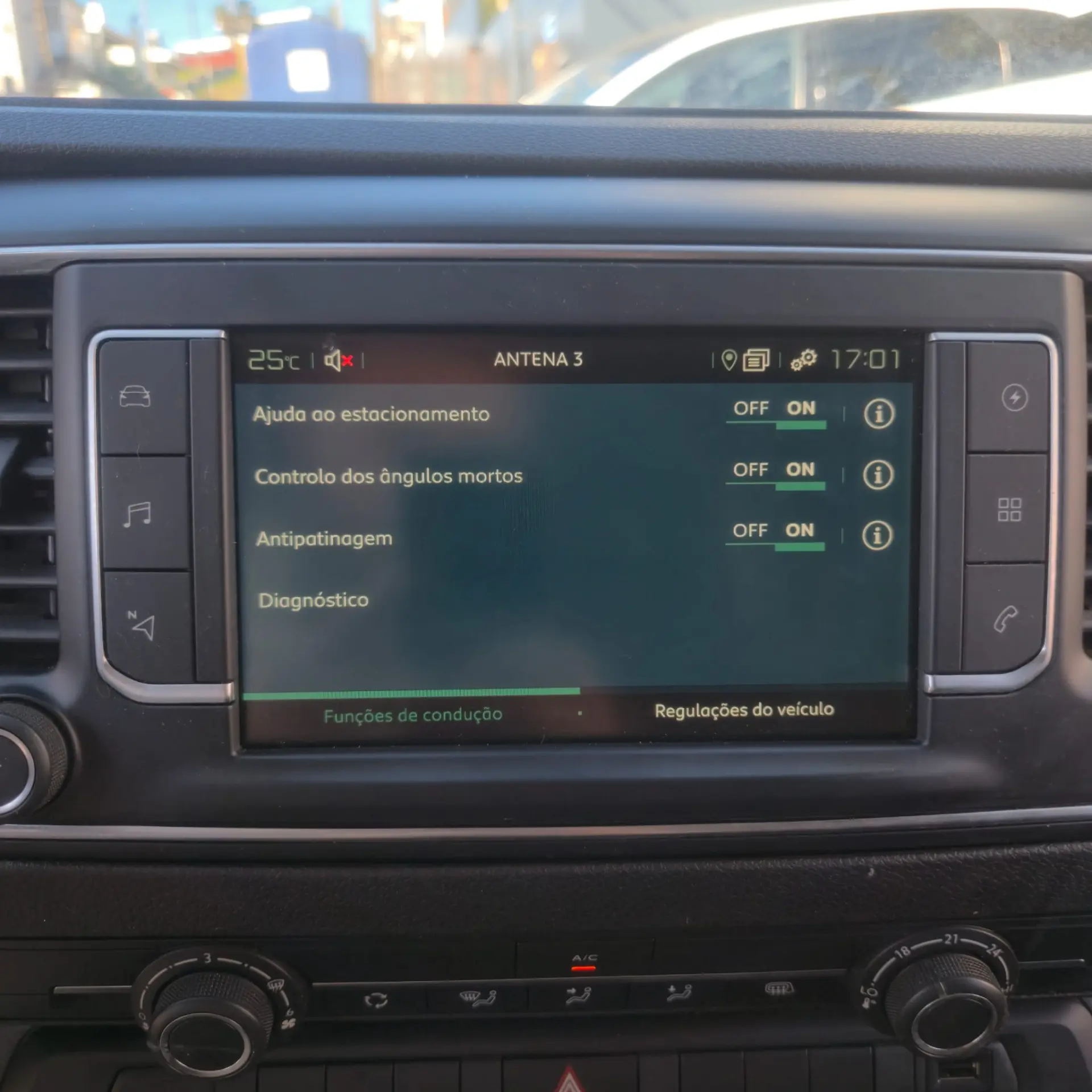 Citroën e-Jumpy Longa (50-kWh) 11