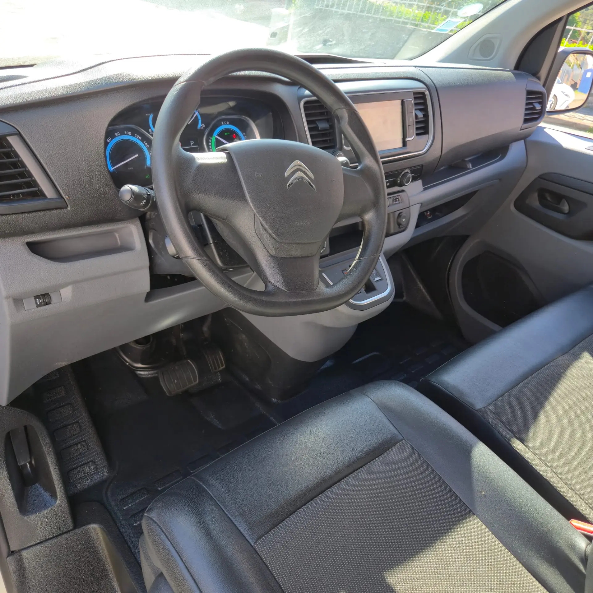 Citroën e-Jumpy Longa (50-kWh) 8