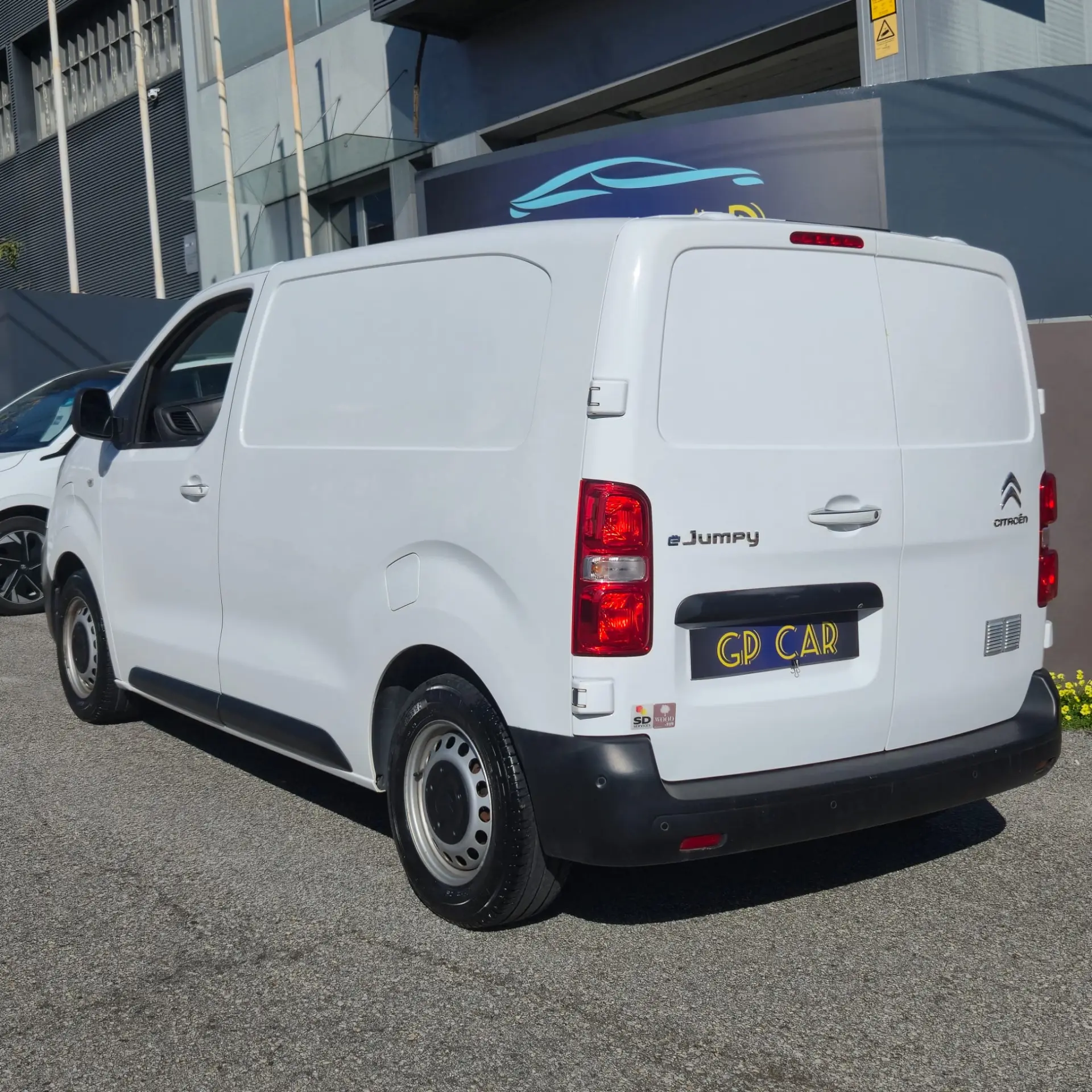 Citroën e-Jumpy Longa (50-kWh) 3