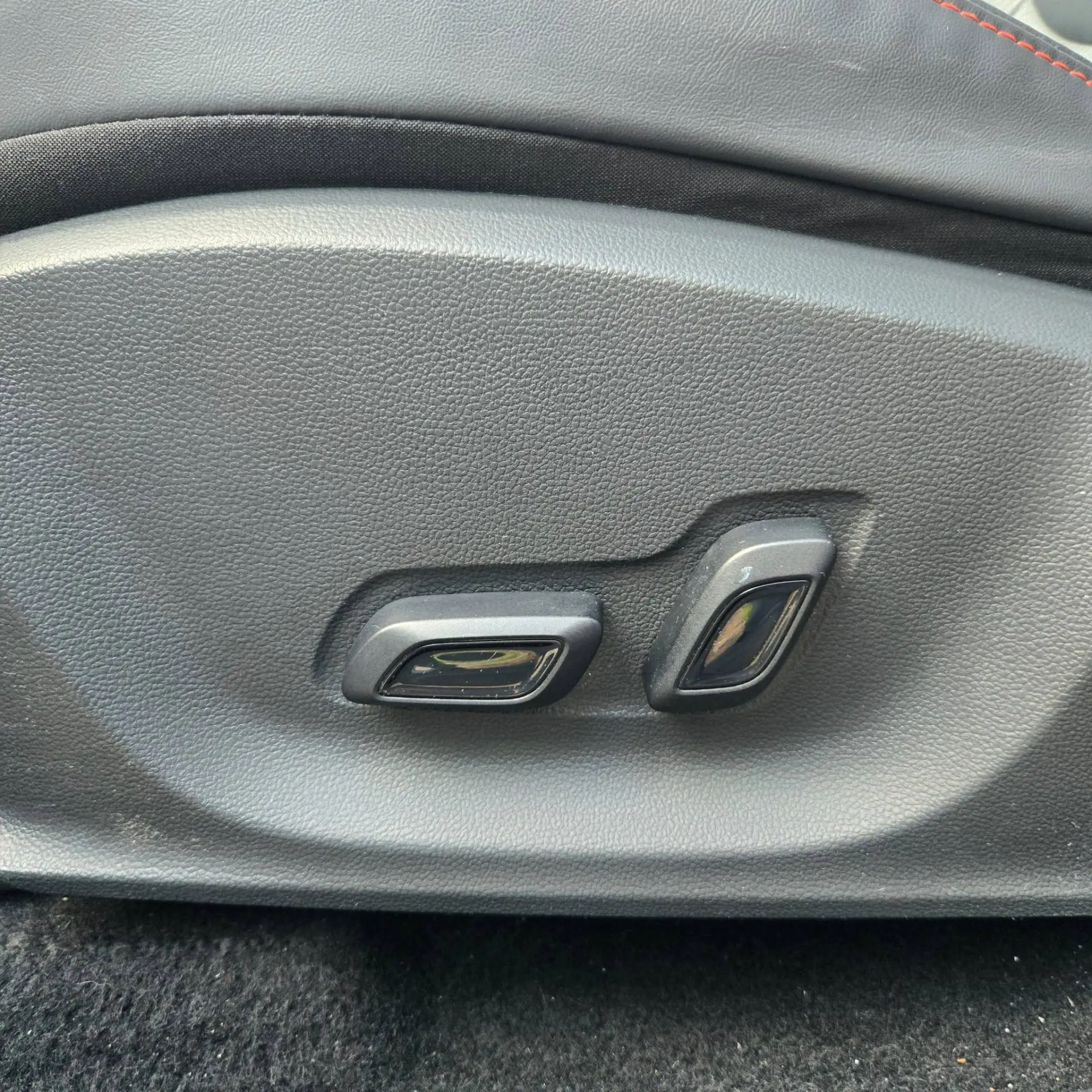 MG ZS Standard Luxury 72KW 15