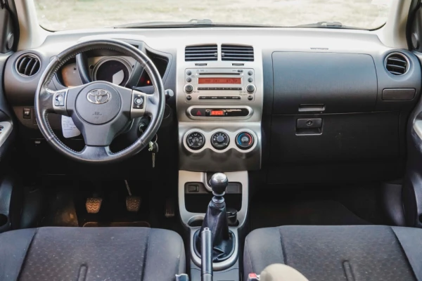 Toyota Urban Cruiser 1.4 D-4D 7