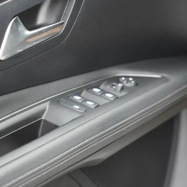 Peugeot 3008 1.2 PureTech Allure EAT8 33