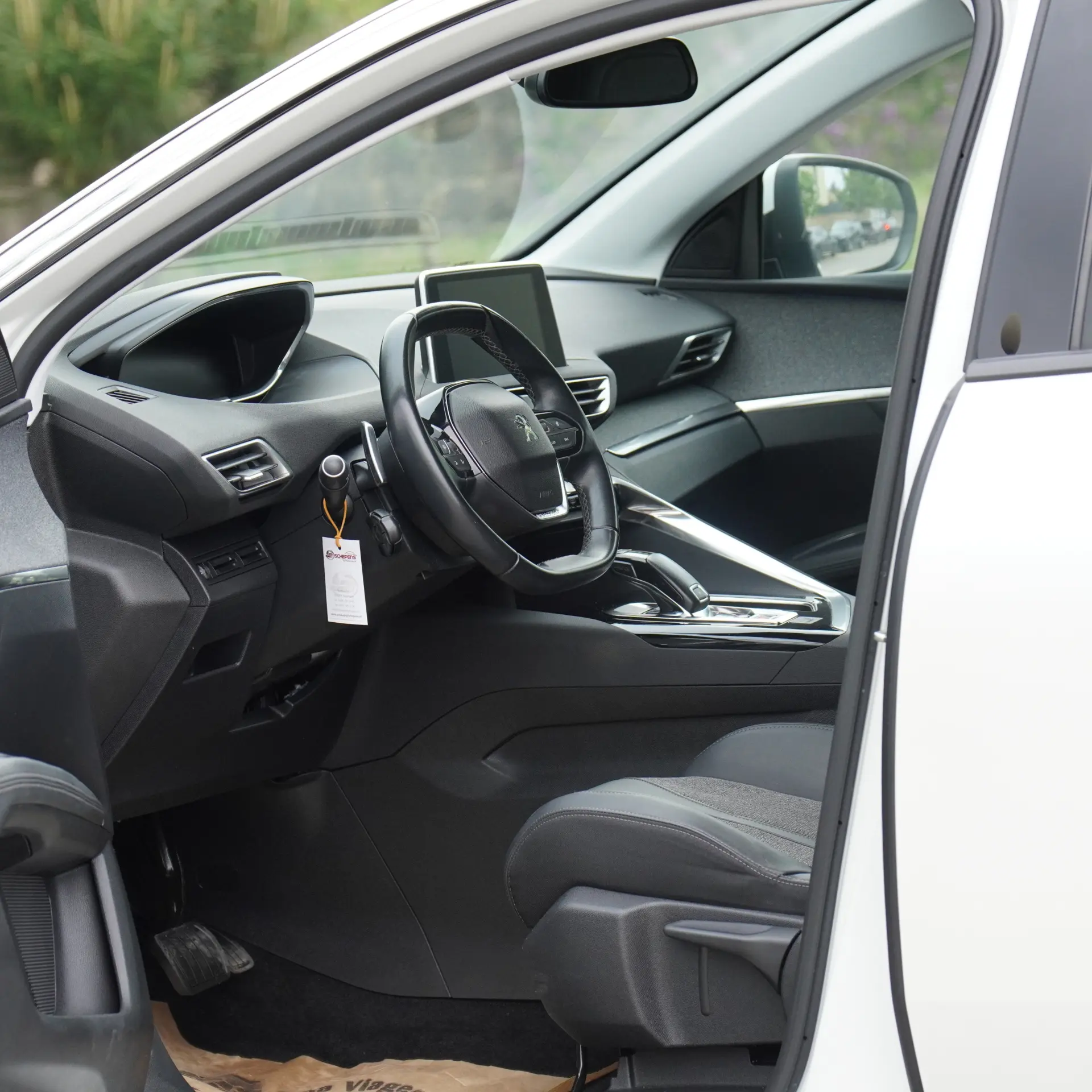 Peugeot 3008 1.2 PureTech Allure EAT8 27