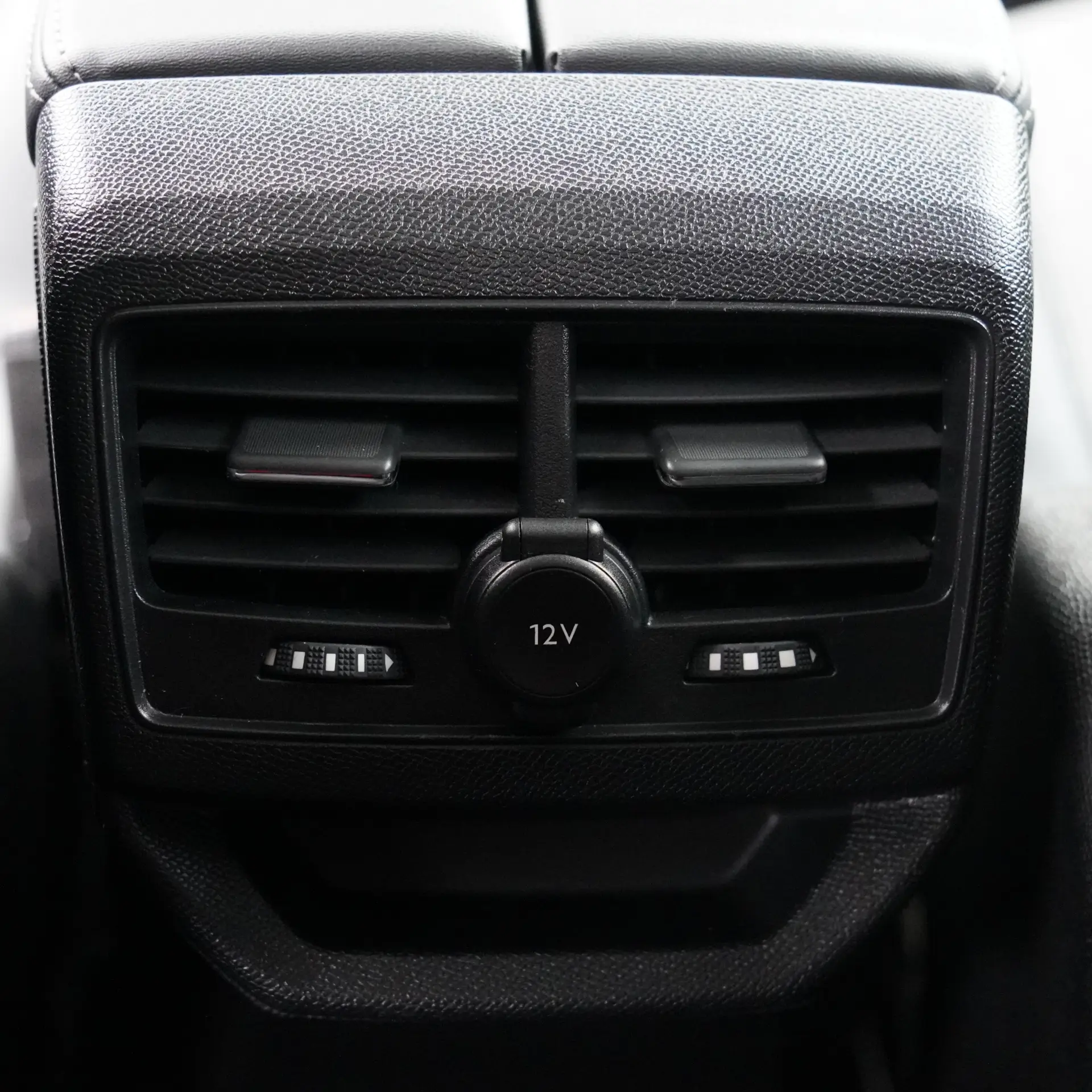 Peugeot 3008 1.2 PureTech Allure EAT8 28