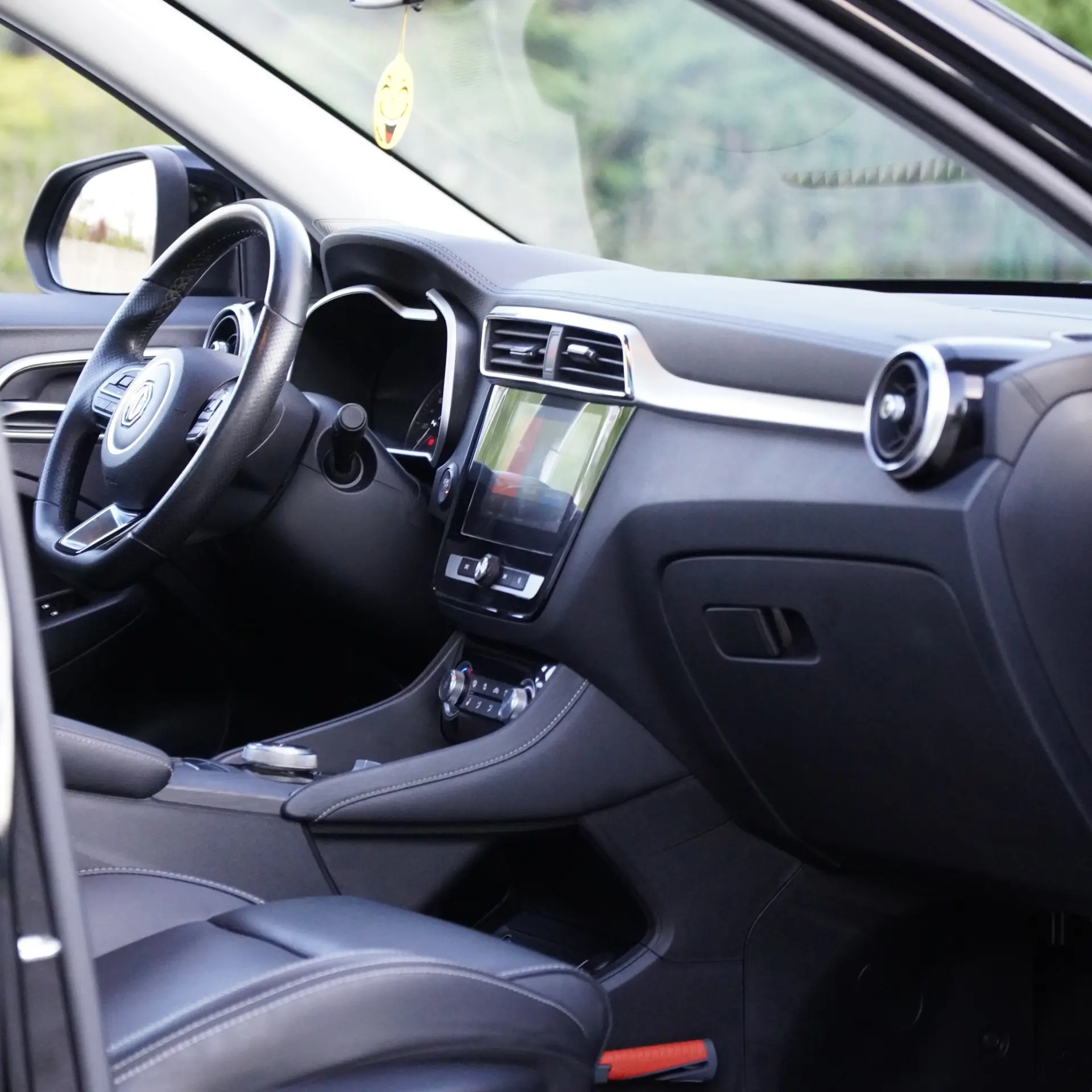 MG ZS EV 44.5 kWh Luxury 18