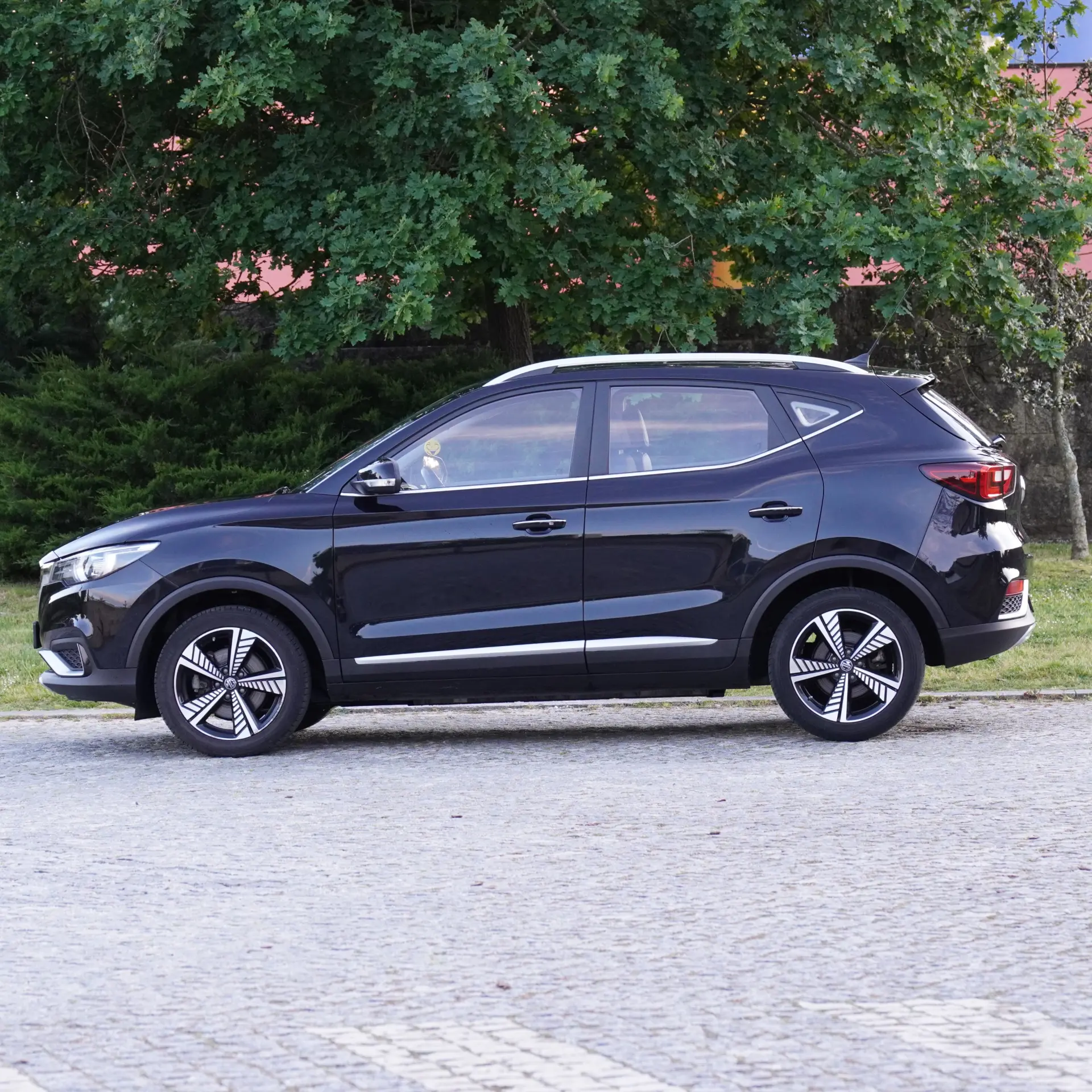 MG ZS EV 44.5 kWh Luxury 6