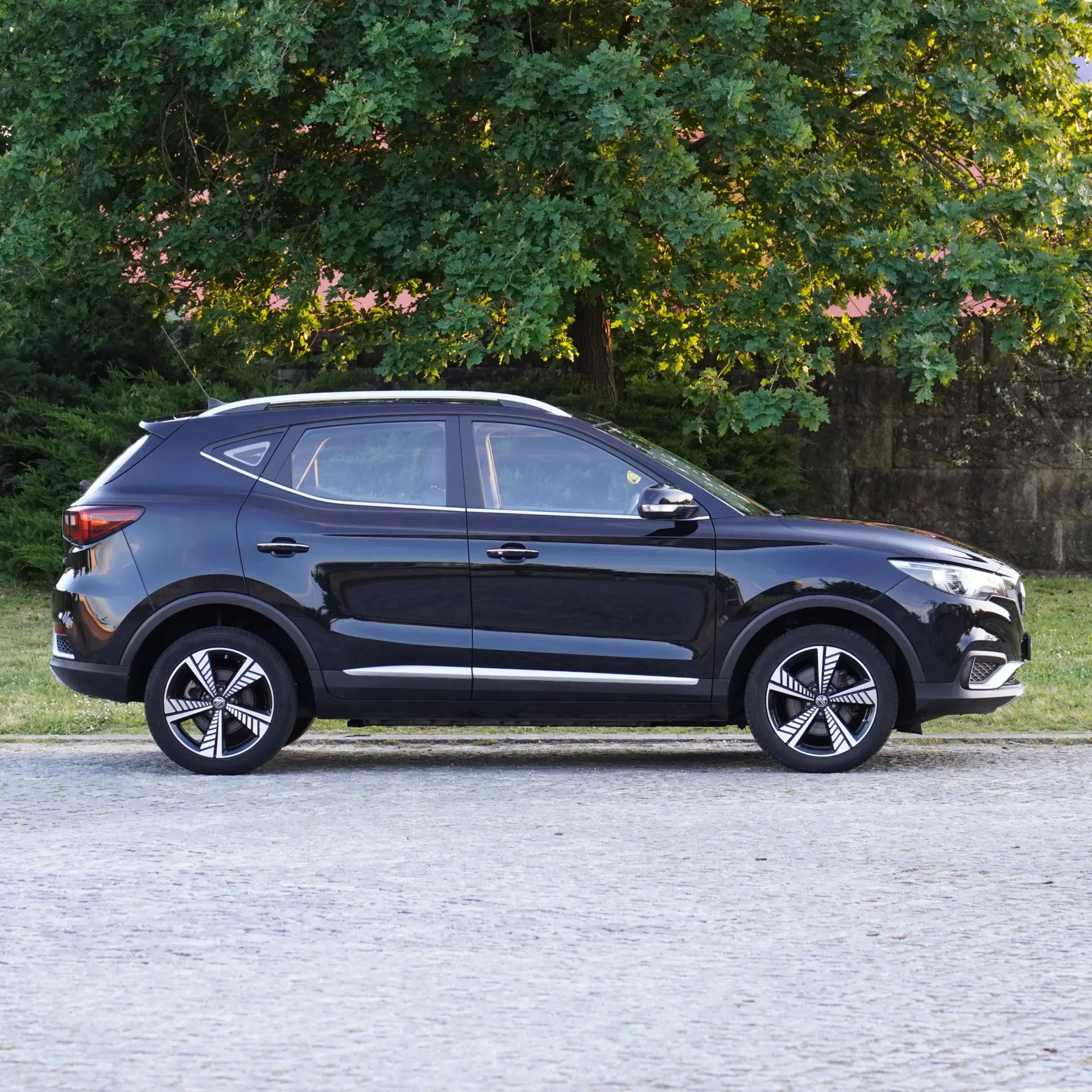 MG ZS EV 44.5 kWh Luxury 4