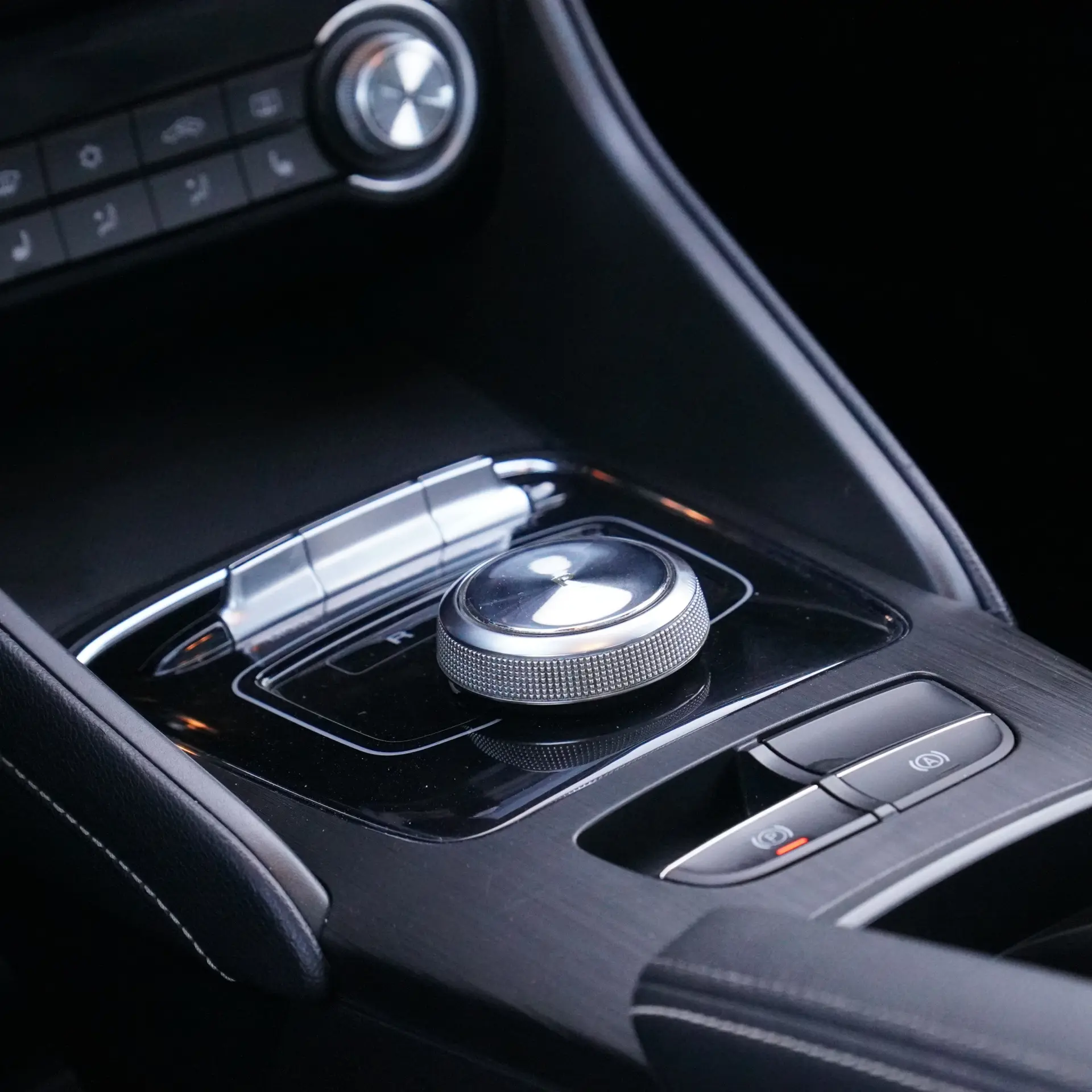 MG ZS EV 44.5 kWh Luxury 26